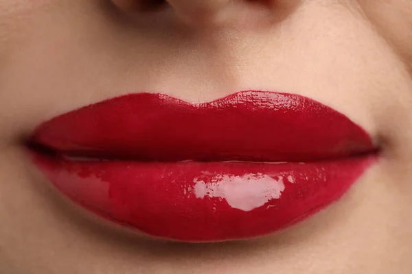 Mujer Joven Con Labios Perfectos Maquillaje Primer Plano — Foto de Stock