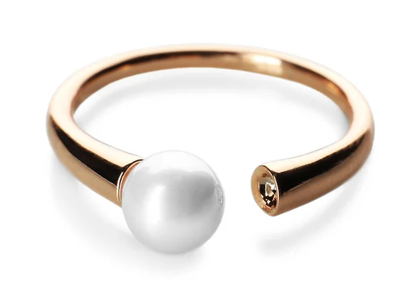 Eleganter Goldener Ring Mit Perle Isoliert Auf Weiß — Stockfoto
