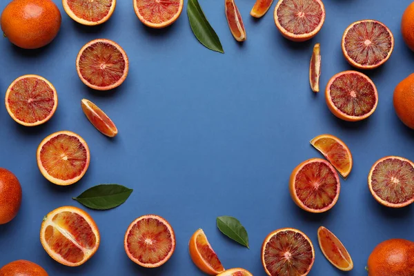Frame Érett Szicíliai Narancs Levelek Kék Háttér Lapos Laikus Szöveg — Stock Fotó