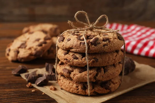Molti Deliziosi Biscotti Cioccolato Sul Tavolo Legno Primo Piano — Foto Stock