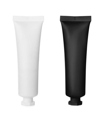 Beyaz arka planda boş kozmetik ürünleri tüpleri, kolaj