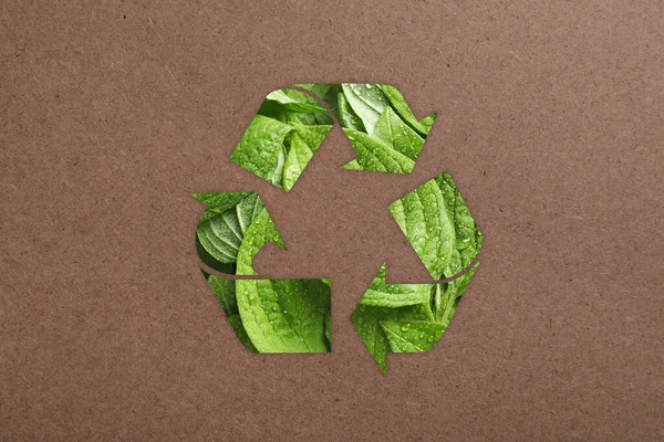 Recycling Symbool Gemaakt Van Groene Bladeren Kraftpapier — Stockfoto