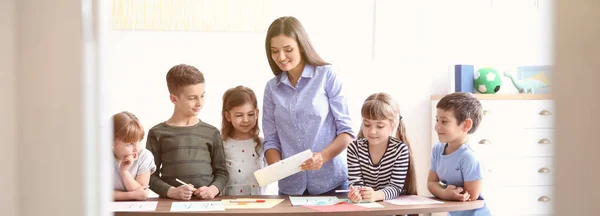 Leuke Kleine Kinderen Met Leraar Klas School Banner Ontwerp — Stockfoto