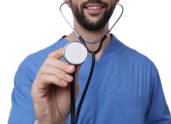 Lekarz Stetoskopem Białym Tle Zbliżenie Koncepcja Kardiologii — Zdjęcie stockowe