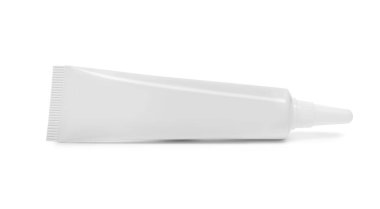 Beyaz üzerine izole edilmiş boş kozmetik ürün tüpü