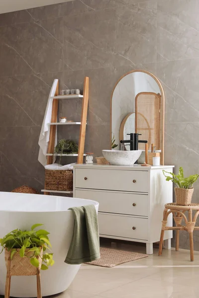 Modern White Tub Chest Drawers Sink Bathroom Interior Design — Stock Photo, Image