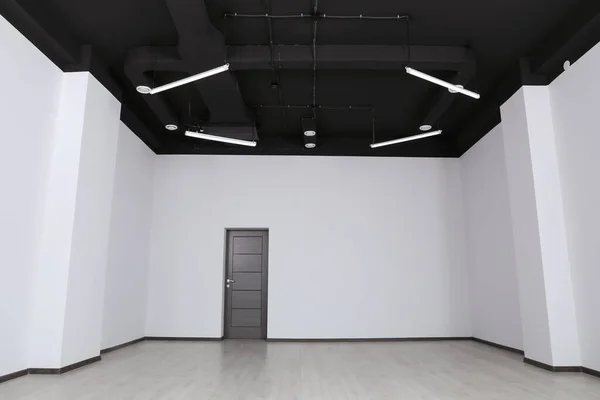 Escritório Vazio Com Porta Madeira Escura Design Interiores — Fotografia de Stock