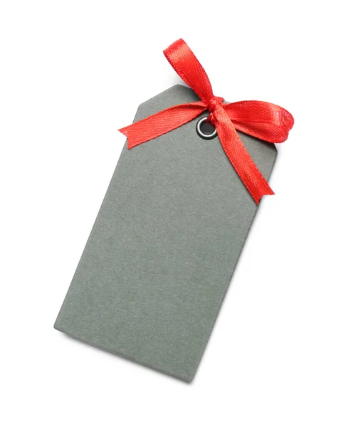 Blanco Grijze Gift Tag Met Rood Satijnen Lint Witte Achtergrond — Stockfoto