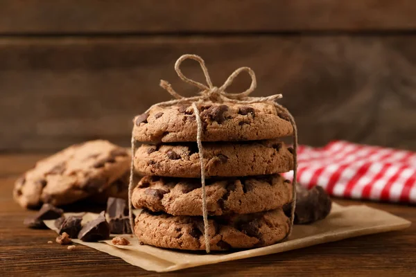 Molti Deliziosi Biscotti Cioccolato Sul Tavolo Legno — Foto Stock