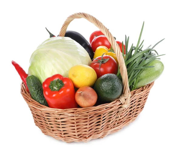 Verduras Frescas Maduras Fruta Canasta Mimbre Sobre Fondo Blanco — Foto de Stock