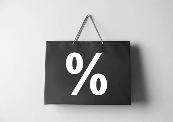 Black Paper Shopping Bag Percent Sign Hanging White Wall Discount — Stock Photo, Image