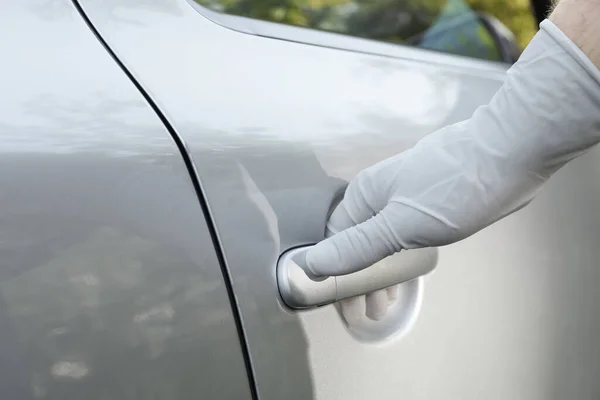 Close Zicht Mens Handschoen Openen Auto Deur — Stockfoto