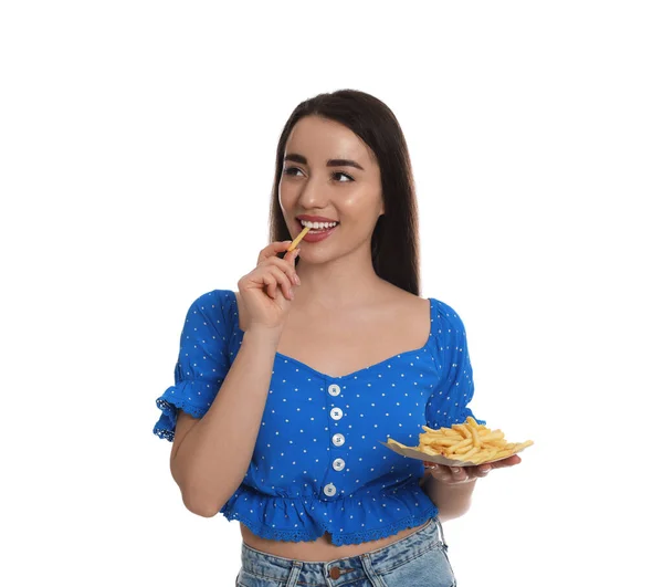 美しい若い女性食べるフランスのフライドポテト上の白い背景 — ストック写真