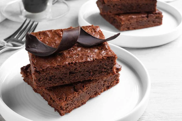 Délicieux Brownies Chocolat Servis Sur Une Table Bois Blanc Gros — Photo