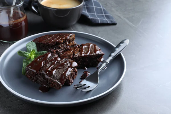 Delicious Chocolate Brownies Sweet Syrup Mint Served Grey Table — Stock Photo, Image
