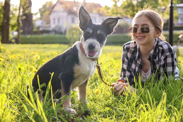 Teenage Girl Her Cute Dog Resting Green Grass Park — Stock Photo, Image