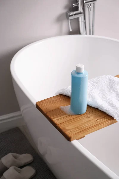 Bottle Bubble Bath Foam Towel Tub Bathroom —  Fotos de Stock