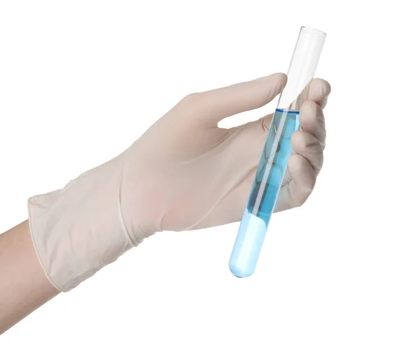 Wetenschapper Handschoenen Houden Reageerbuis Met Lichtblauwe Vloeistof Witte Achtergrond Close — Stockfoto