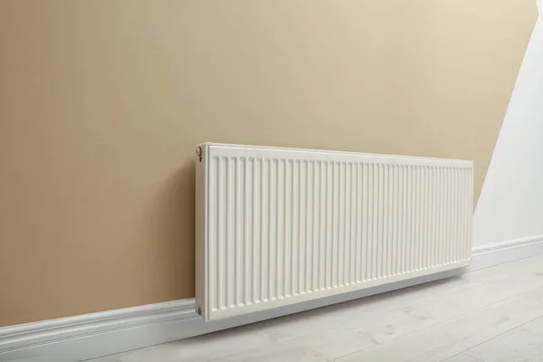 Modern Radiator Beige Wall Indoors Central Heating System — kuvapankkivalokuva