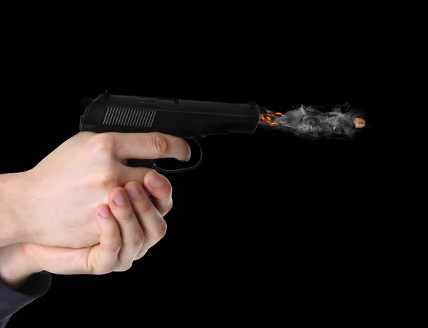 Άντρας Πυροβολεί Από Όπλο Μαύρο Φόντο Κοντινό Πλάνο — Φωτογραφία Αρχείου