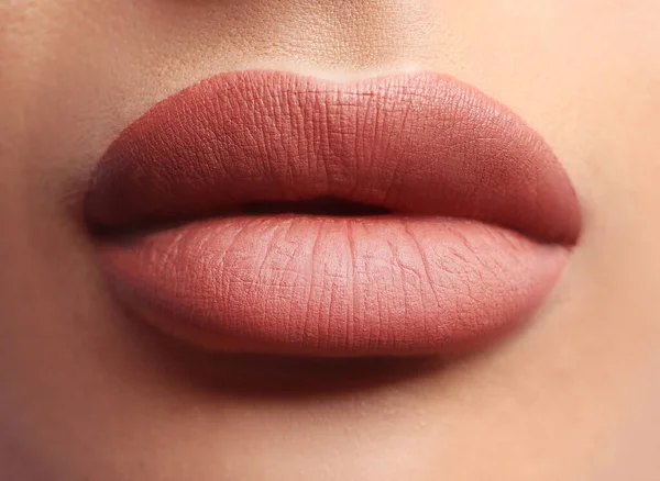 Wanita Dengan Bibir Yang Sempurna Setelah Prosedur Tata Rias Permanen — Stok Foto