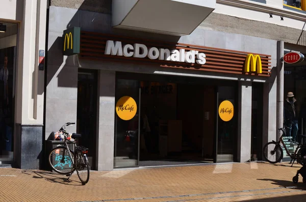 Groningen Nederländerna April 2022 Inträde Till Restaurang Macdonalds Stadens Gata — Stockfoto