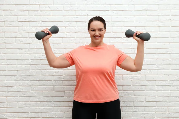 Happy Overweight Woman Doing Exercise Dumbbells White Brick Wall — ストック写真