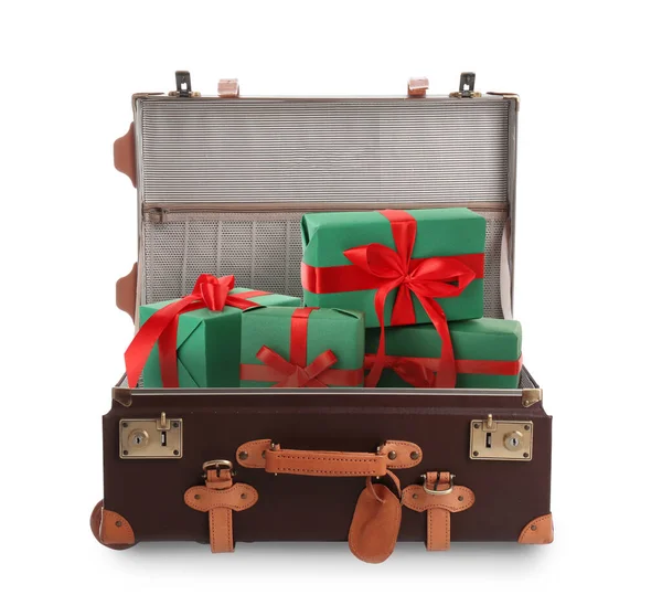Schöne Grüne Geschenkboxen Mit Roten Schleifen Retro Koffer Auf Weißem — Stockfoto
