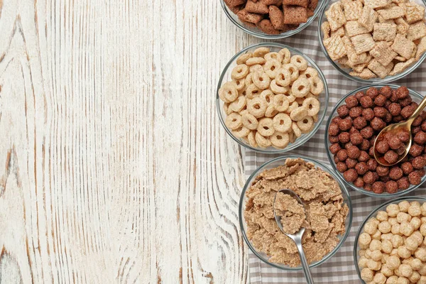 Diferentes Cereales Para Desayuno Cuencos Cristal Sobre Una Mesa Madera —  Fotos de Stock