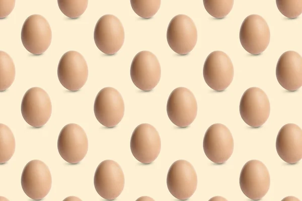 Sekelompok Telur Ayam Dengan Latar Belakang Berwarna Krem Desain Pola — Stok Foto