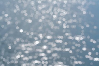 Güneşli bir günde deniz manzarası bulanık, bokeh etkisi