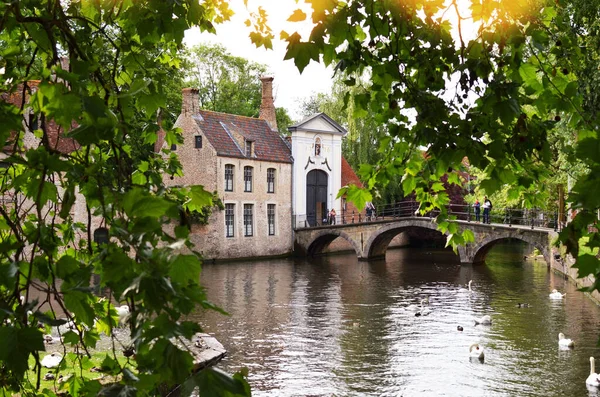 Bruges Belgium June 2019 Bridge Canal Entrance Gate Princely Beguinage — Zdjęcie stockowe