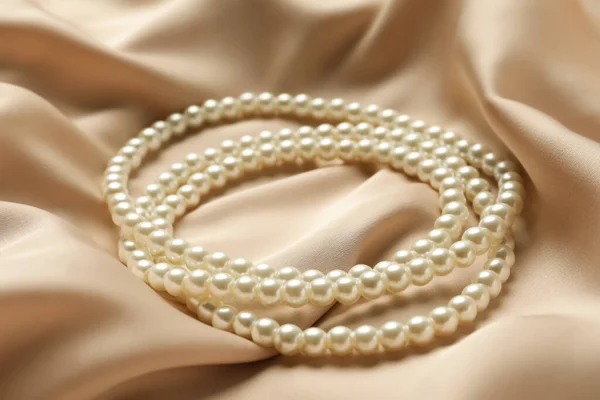 Elegant Necklace Pearls Beige Silk Closeup — Stock Photo, Image