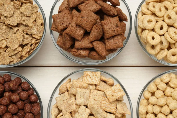 Diferentes Cereales Para Desayuno Cuencos Vidrio Sobre Una Mesa Madera — Foto de Stock