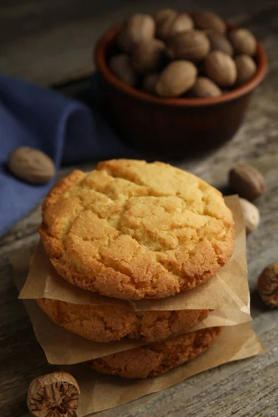 Tasty Cookies Nutmeg Seeds Wooden Table Closeup — Fotografia de Stock
