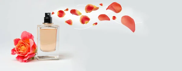 Parfümflasche Mit Blumigem Duft Auf Weißem Hintergrund Banner Design — Stockfoto