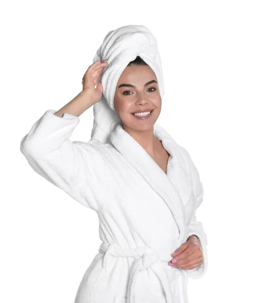 Mulher Bonita Vestindo Roupão Banho Toalha Cabeça Contra Fundo Branco — Fotografia de Stock