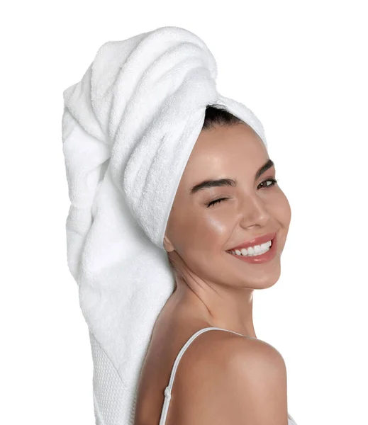 Schöne Junge Frau Mit Handtuch Auf Dem Kopf Vor Weißem — Stockfoto