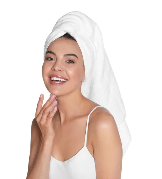 Mooie Jonge Vrouw Met Handdoek Hoofd Tegen Witte Achtergrond — Stockfoto