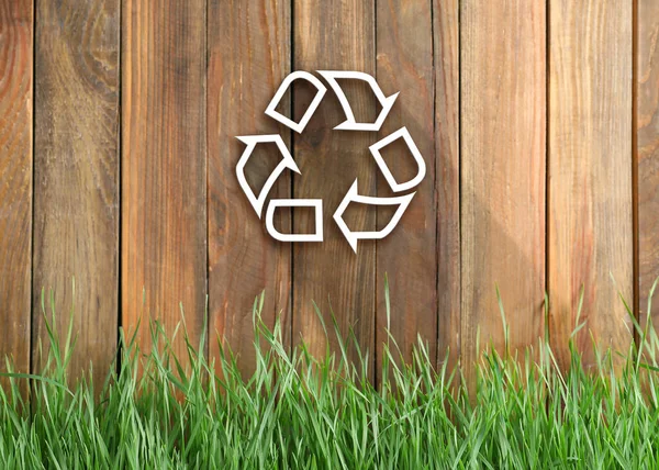 Groen Gras Illustratie Van Recycling Symbool Houten Hek — Stockfoto