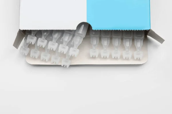 Verpackung Mit Eindosierten Ampullen Steriler Isotonischer Meerwasserlösung Auf Weißem Hintergrund — Stockfoto