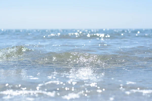 Prachtige Zee Onder Blauwe Hemel Zonnige Dag Close — Stockfoto