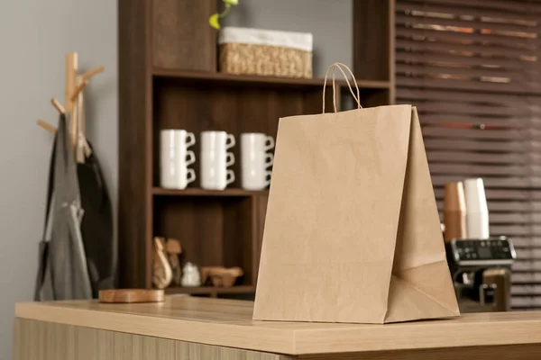 Bolsa Papel Mostrador Madera Cafetería Espacio Para Texto — Foto de Stock