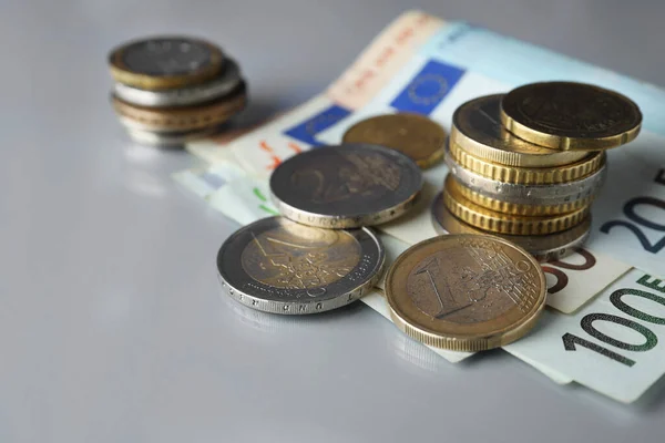 Billetes Monedas Euros Sobre Mesa Ligera Primer Plano — Foto de Stock
