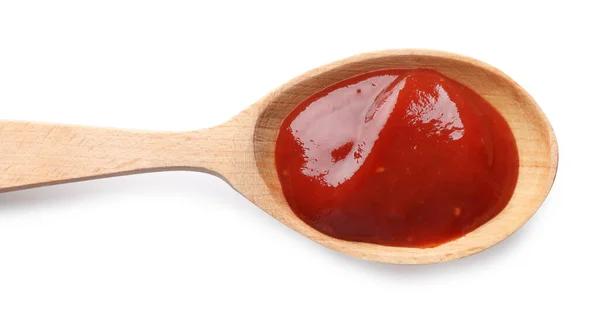 Ízletes Ketchup Fából Készült Kanállal Elszigetelt Fehér Felső Nézet — Stock Fotó