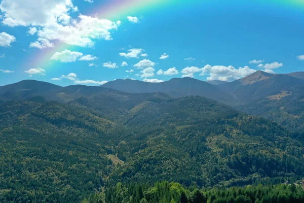 Malerische Berglandschaft Und Schöner Regenbogen Blauen Himmel — Stockfoto