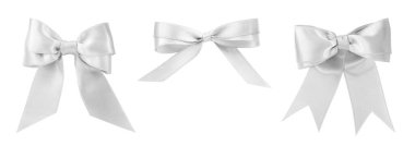 Beyaz arka planda güzel gümüş fiyonklarla ayarlanmış. Pankart tasarımı