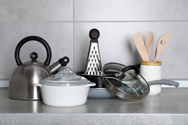 Set Utensili Cucina Pentole Piano Lavoro Grigio — Foto Stock