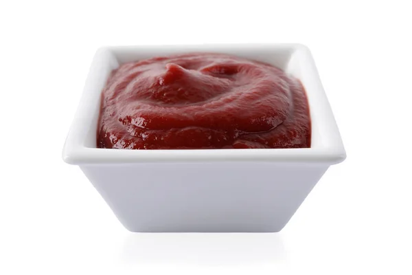 Sabroso Ketchup Tazón Aislado Blanco Primer Plano — Foto de Stock