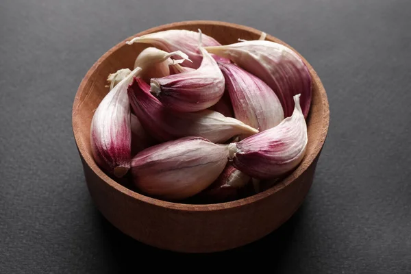 Unpeeled Garlic Cloves Wooden Bowl Grey Background — Stock Photo, Image